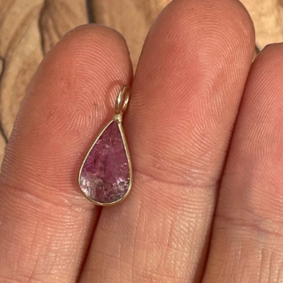 1.5CT Natural Pink Tourmaline Solid 14K Yellow Gold Pendant Charm 16x6mm - Picture 2 of 4